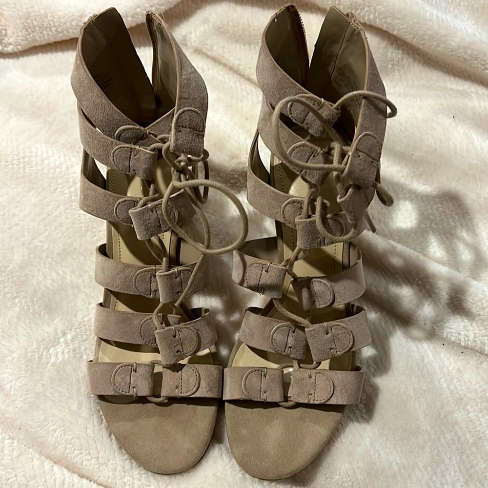 MARC FISHER Paradox Suede Block Heel - BEIGE - Size 7.5W - BRAND NEW IN BOX!